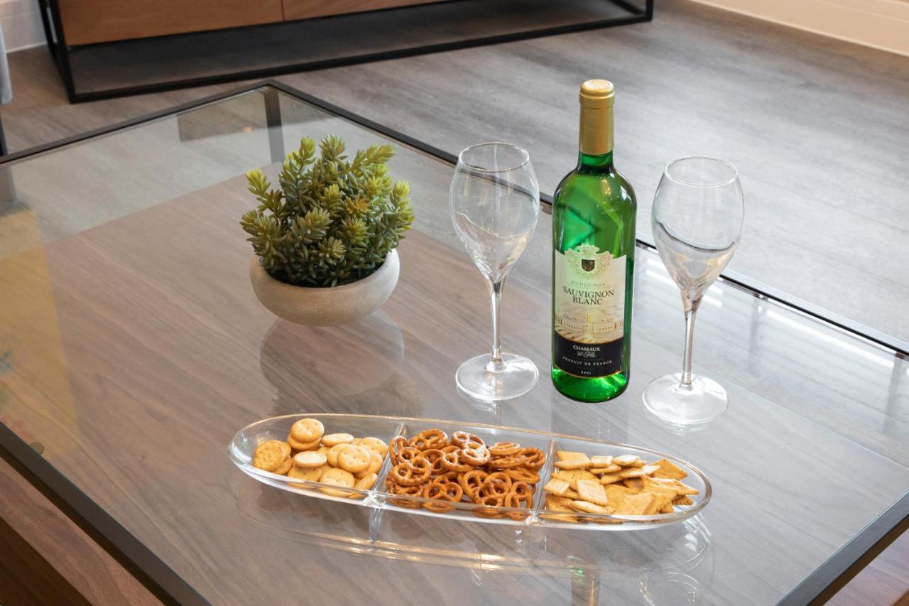 Elliot Oliver - Luxurious Two Bedroom Apartment With Parking Gloucester Bagian luar foto