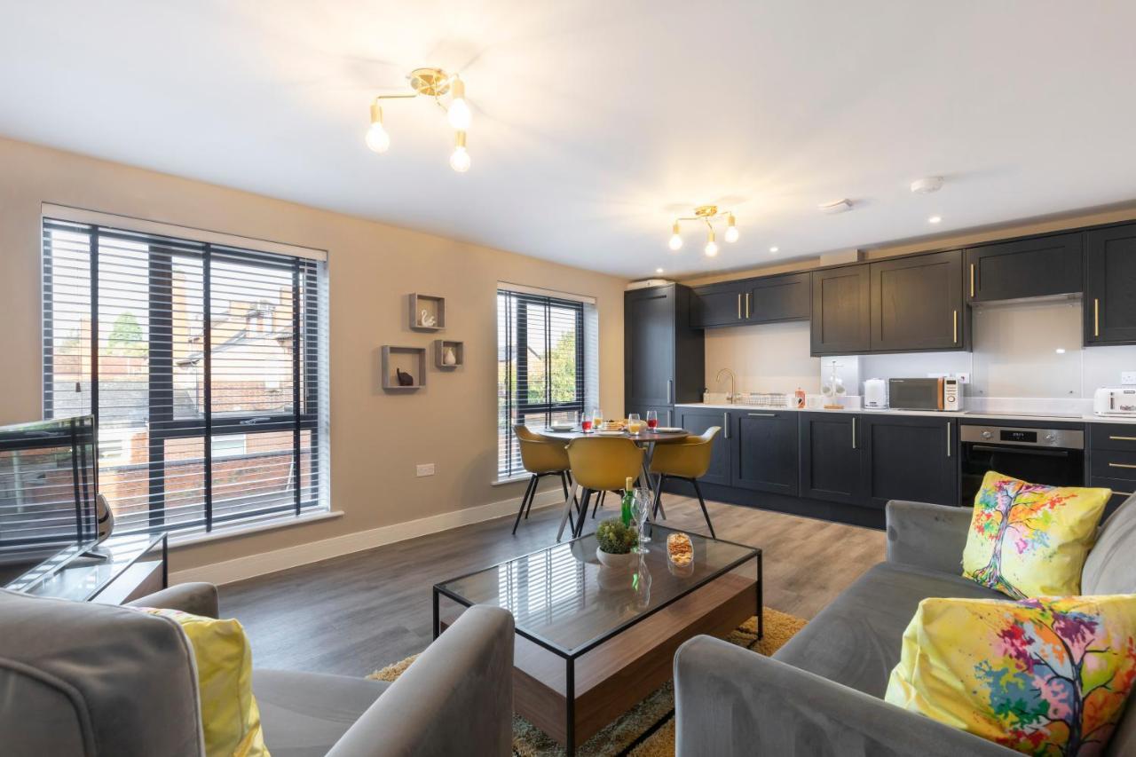 Elliot Oliver - Luxurious Two Bedroom Apartment With Parking Gloucester Bagian luar foto