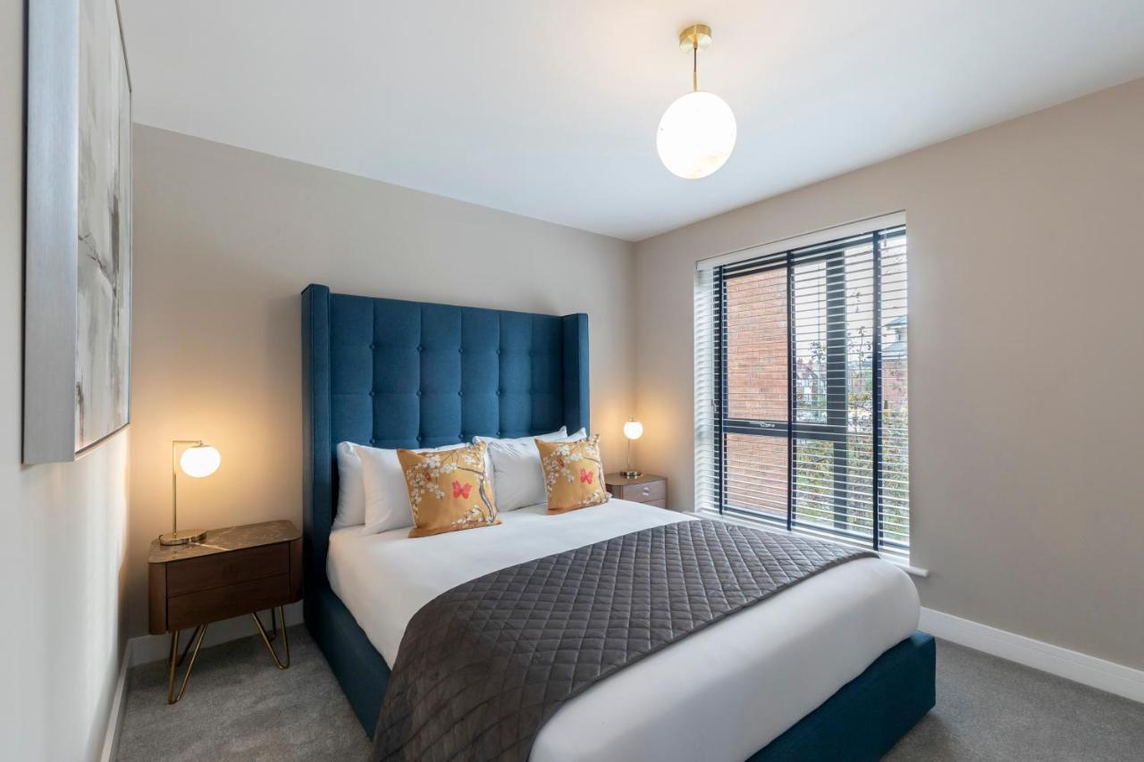 Elliot Oliver - Luxurious Two Bedroom Apartment With Parking Gloucester Bagian luar foto