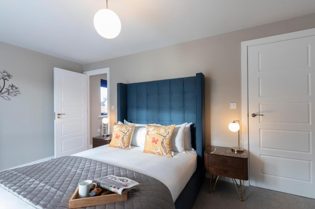 Elliot Oliver - Luxurious Two Bedroom Apartment With Parking Gloucester Bagian luar foto