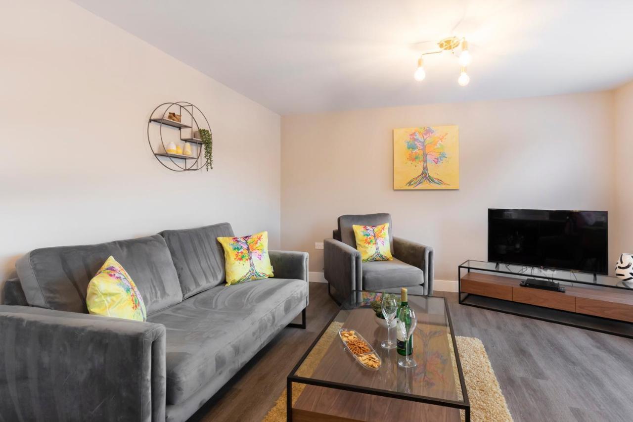 Elliot Oliver - Luxurious Two Bedroom Apartment With Parking Gloucester Bagian luar foto