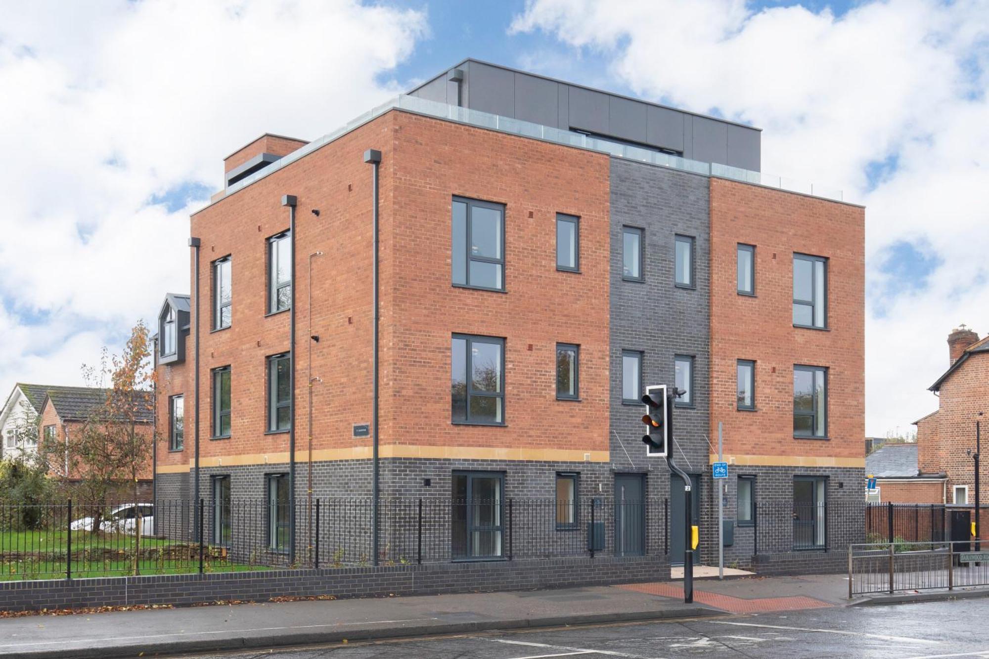 Elliot Oliver - Luxurious Two Bedroom Apartment With Parking Gloucester Bagian luar foto